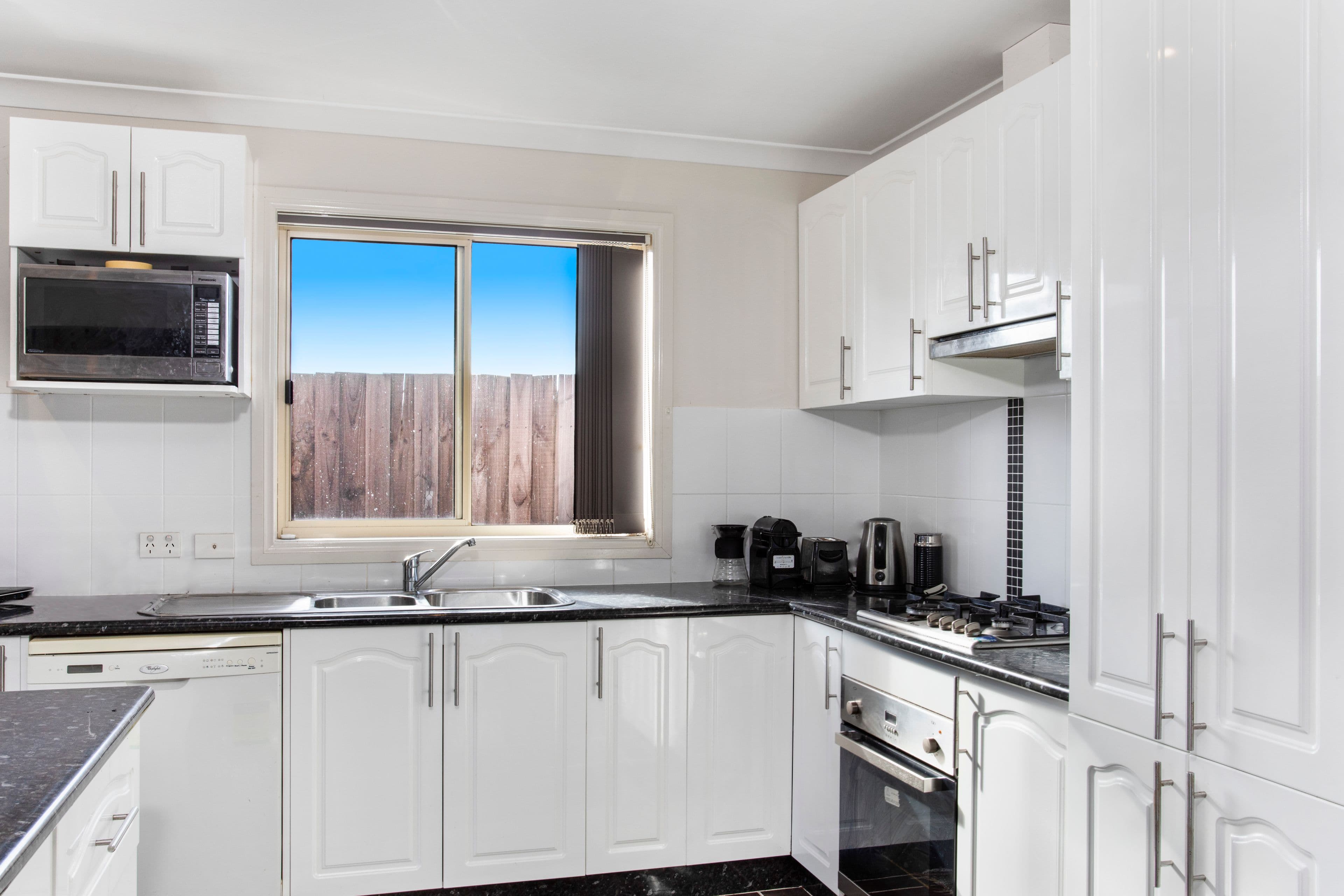 2 Doonie Way, Pakenham VIC 3810, Pakenham - Thumbnail 3