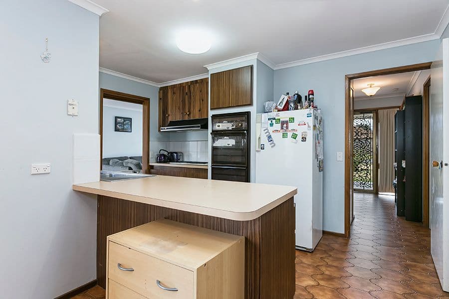 39 Chelmsford Way, MELTON WEST VIC 3337, Melton West - Thumbnail 2