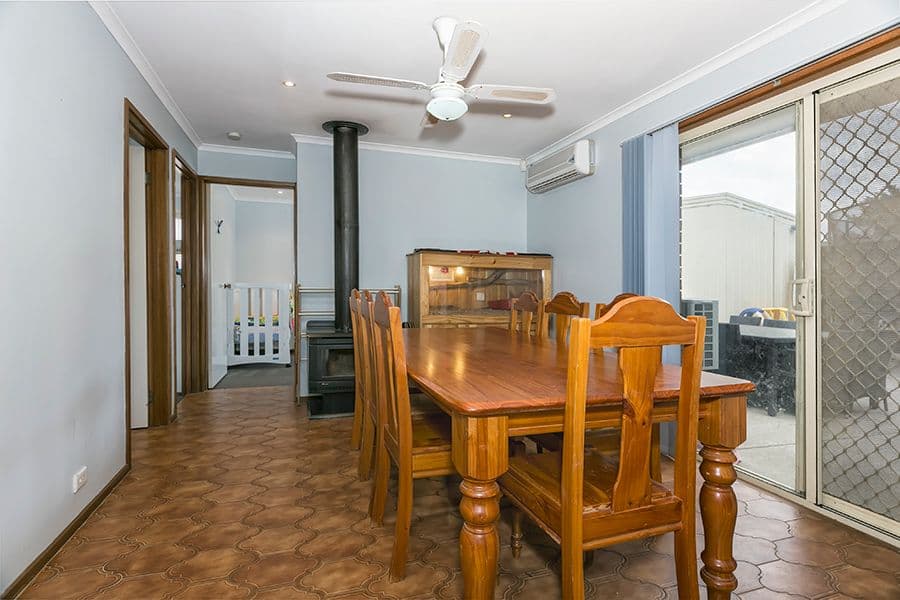 39 Chelmsford Way, MELTON WEST VIC 3337, Melton West - Thumbnail 3