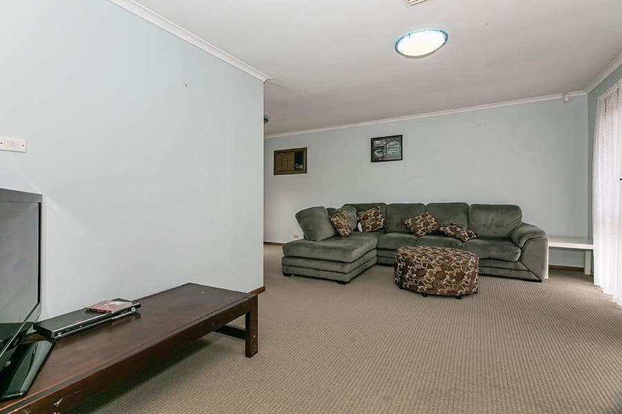 39 Chelmsford Way, MELTON WEST VIC 3337, Melton West - Thumbnail 4