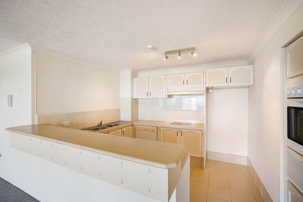 20 Commodore Drive, SURFERS PARADISE QLD 4217, Surfers Paradise - Thumbnail 2