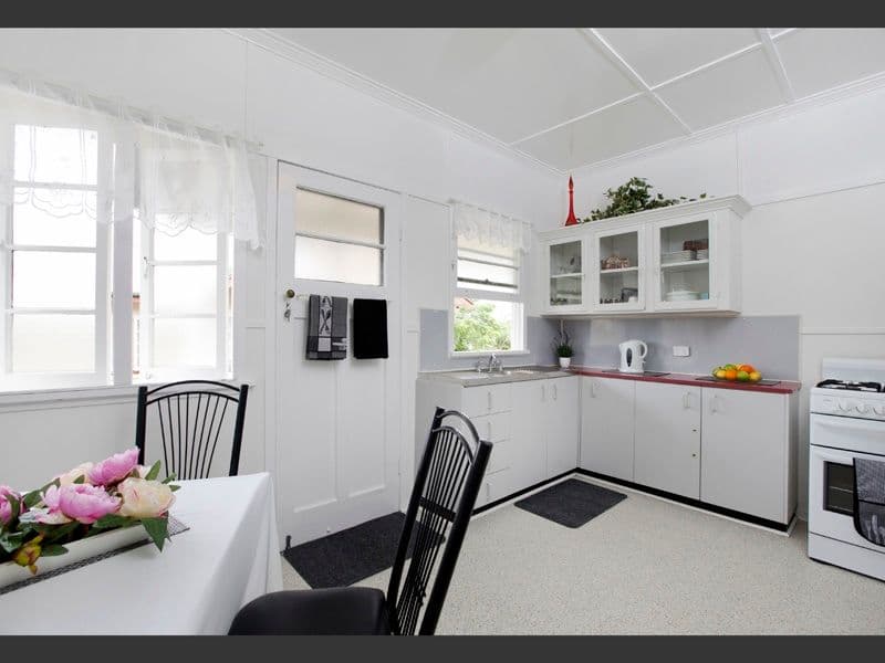 16 Warril Street, WAVELL HEIGHTS QLD 4012, Wavell Heights - Thumbnail 2