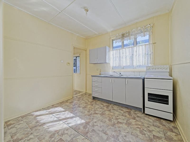 9 McAneny Street, Redcliffe QLD 4020, Redcliffe - Thumbnail 3