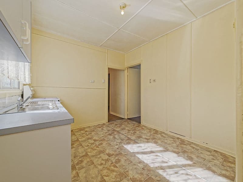 9 McAneny Street, Redcliffe QLD 4020, Redcliffe - Thumbnail 4