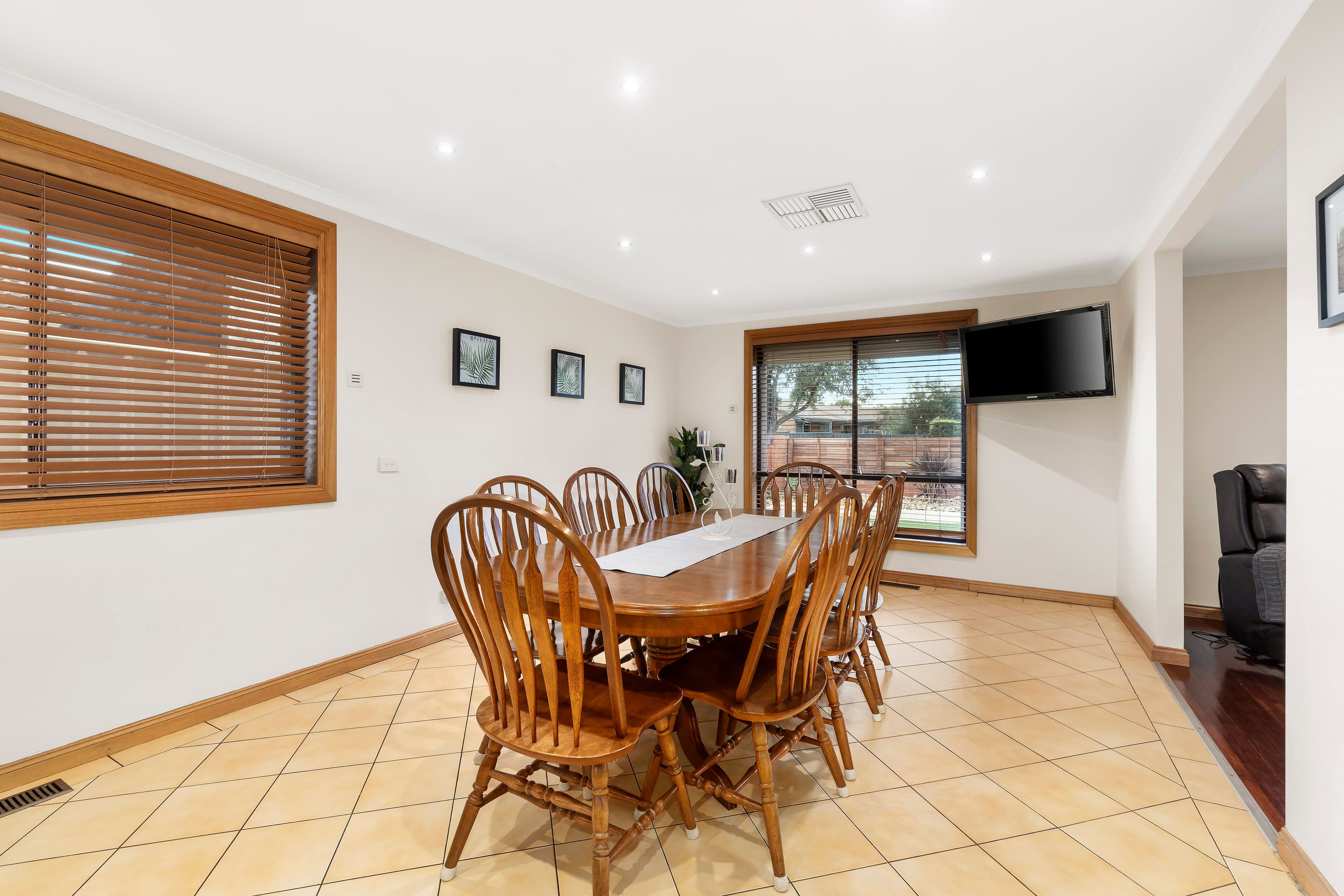 35 Grenda Drive, Mill Park VIC 3082, Mill Park - Thumbnail 3