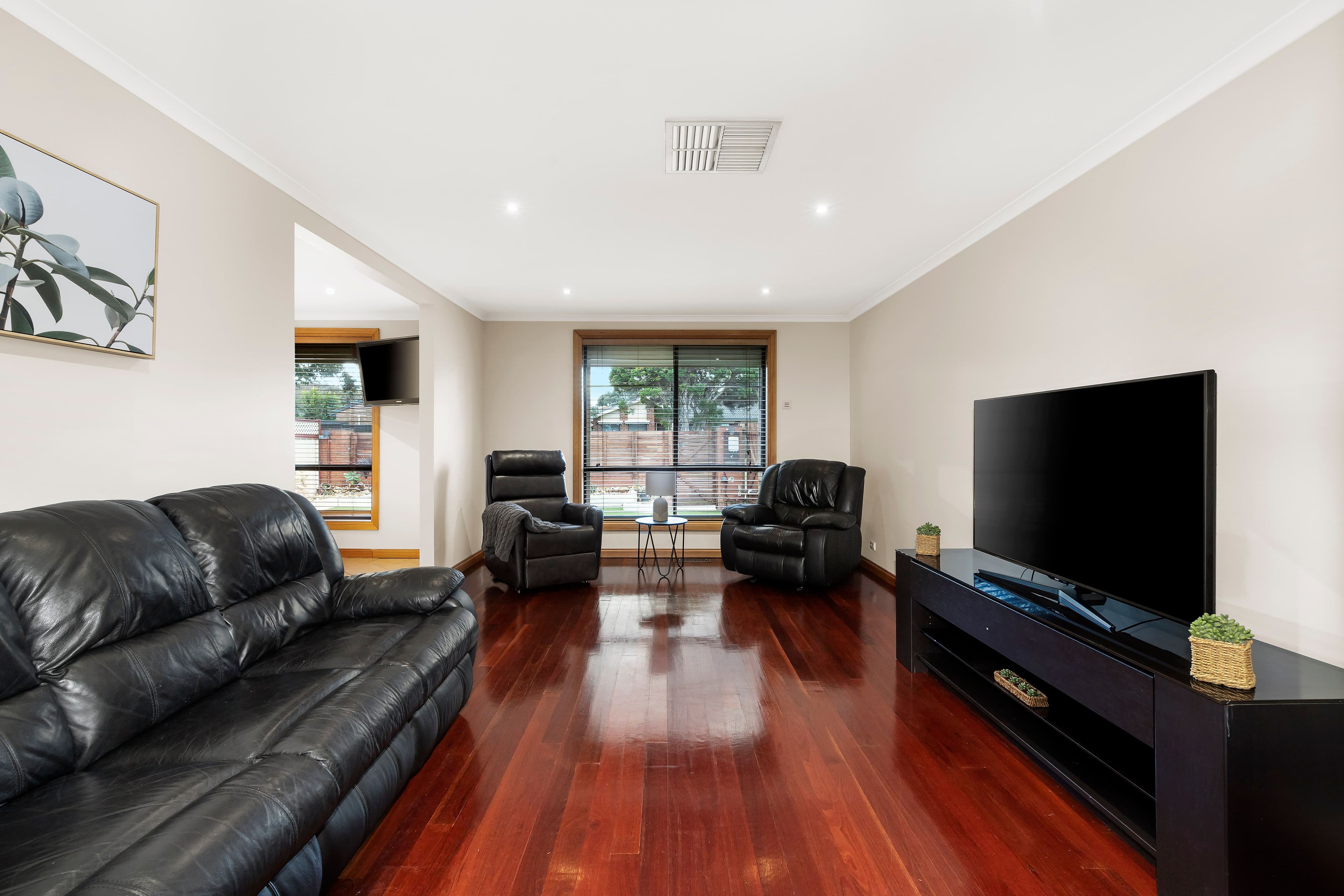 35 Grenda Drive, Mill Park VIC 3082, Mill Park - Thumbnail 4