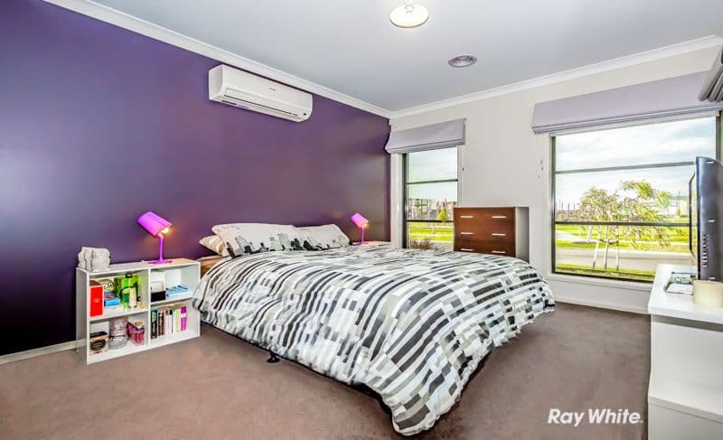 13 Rhinelander Close, Clyde North VIC 3978, Clyde North - Thumbnail 2