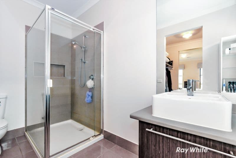 13 Rhinelander Close, Clyde North VIC 3978, Clyde North - Thumbnail 3