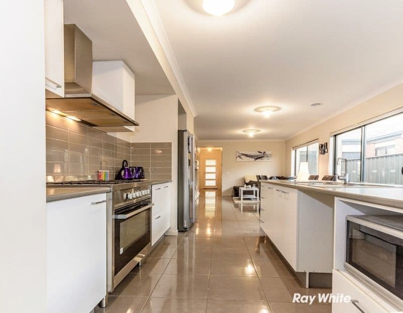 13 Rhinelander Close, Clyde North VIC 3978, Clyde North - Thumbnail 5