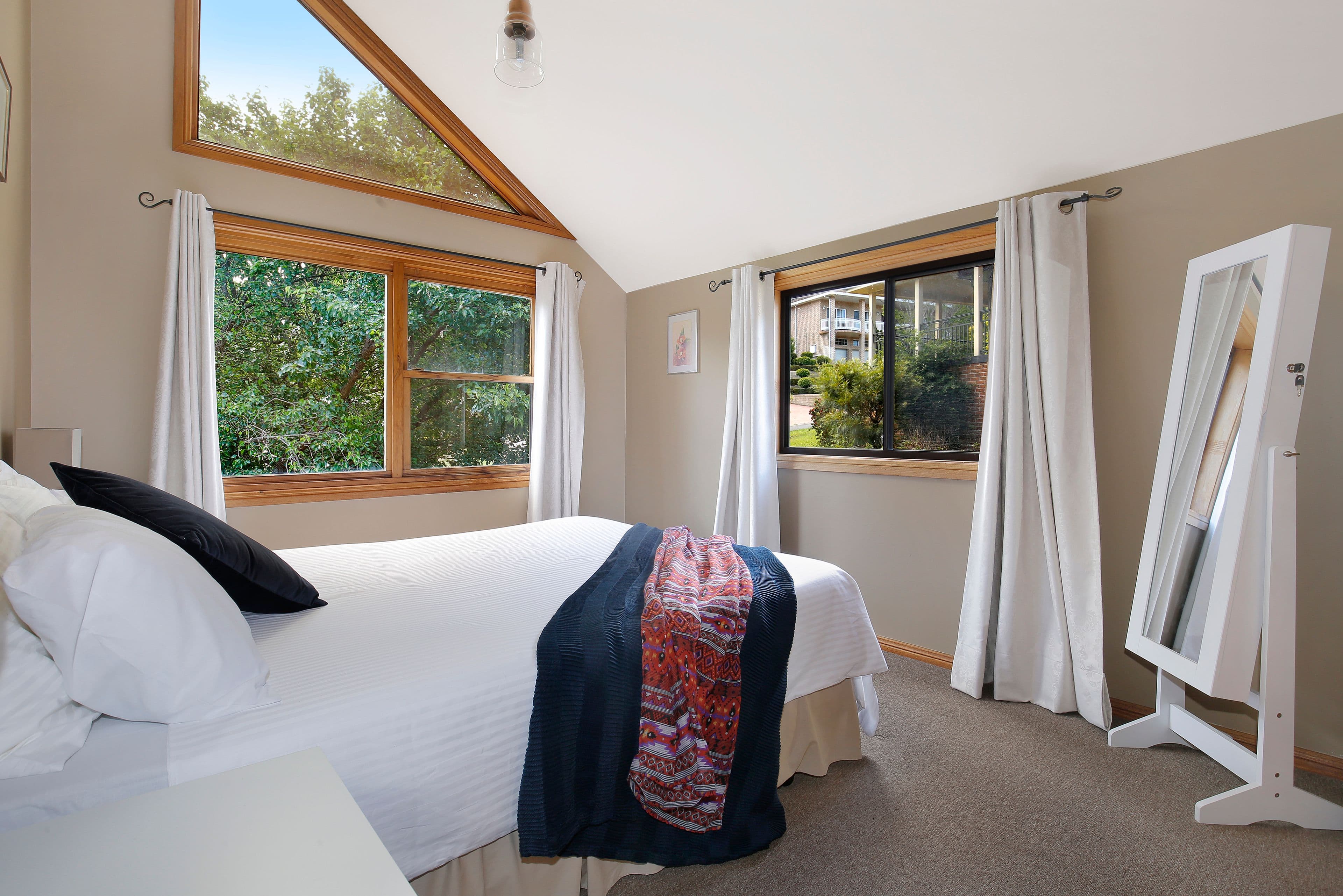 9 Jarrah Crescent, Cordeaux Heights - Thumbnail 4