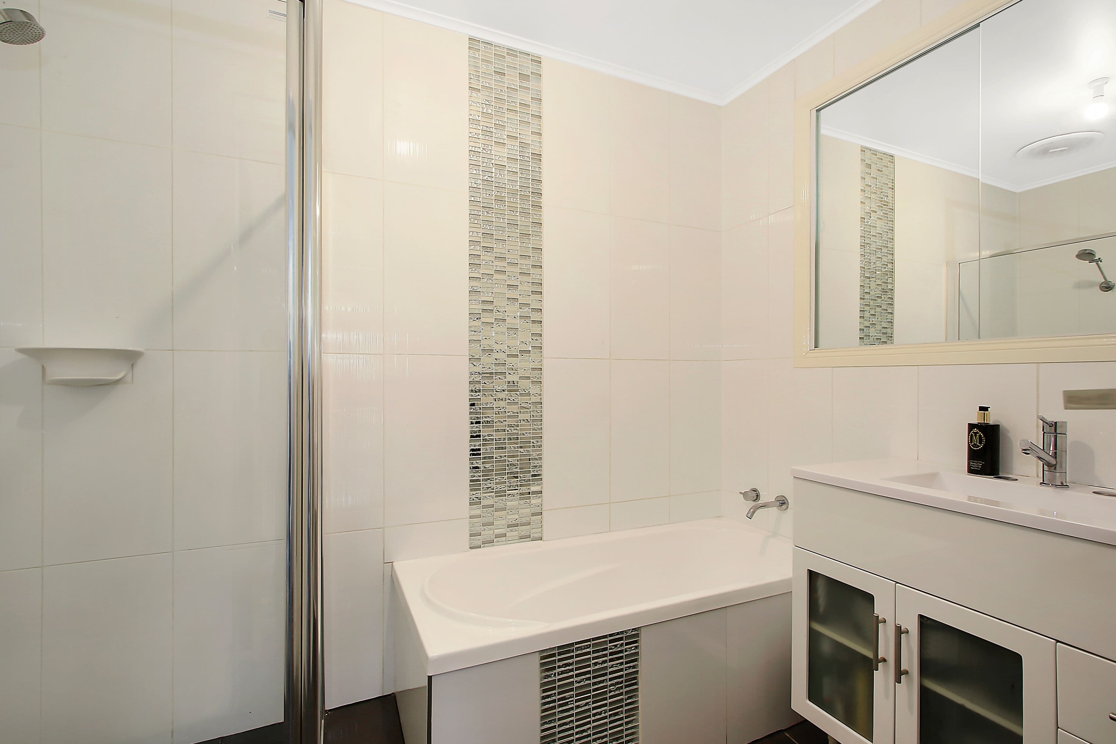359 Douglas Road, Lavington - Thumbnail 3