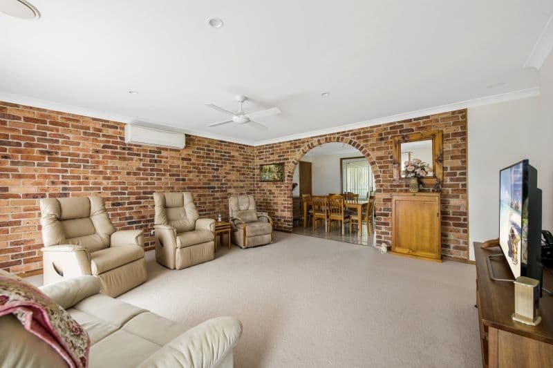 8 Carnation Close, Bateau Bay NSW 2261, Bateau Bay - Thumbnail 2