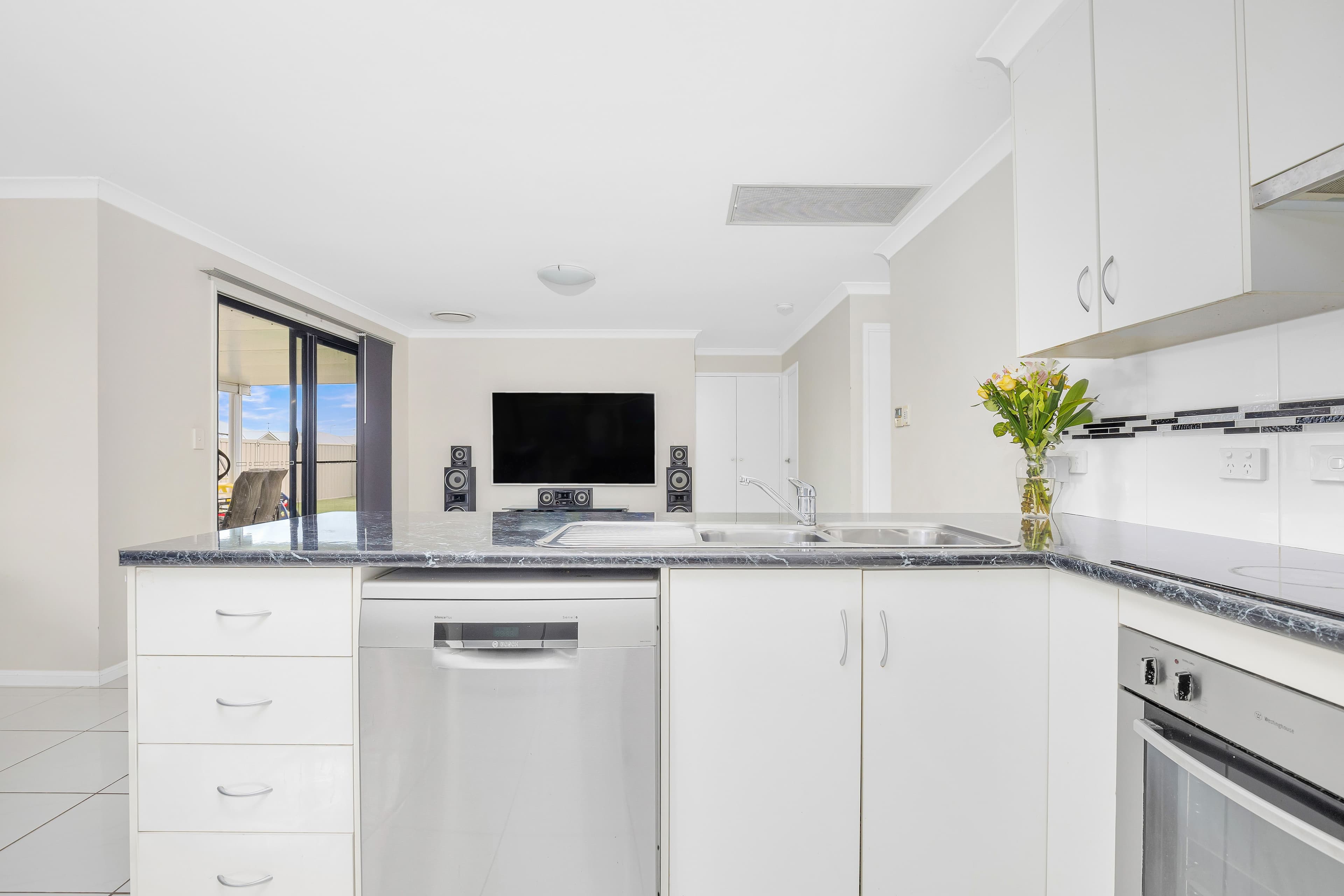 1 Reimers Street, Emerald QLD 4720, Emerald - Thumbnail 6
