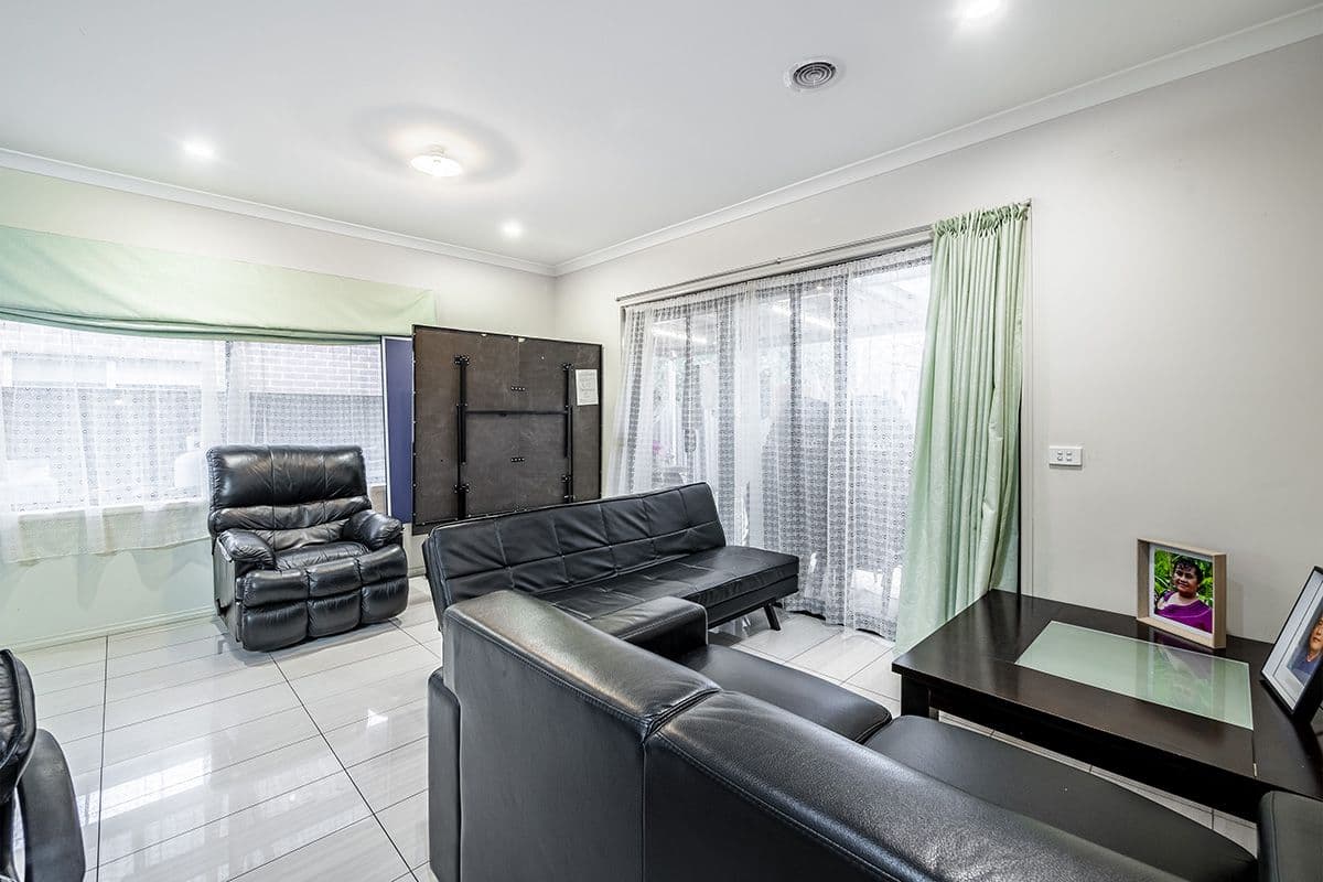 113 Selandra Boulevard, Clyde North VIC 3978, Clyde North - Thumbnail 2