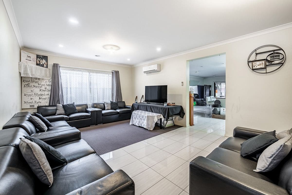 113 Selandra Boulevard, Clyde North VIC 3978, Clyde North - Thumbnail 3