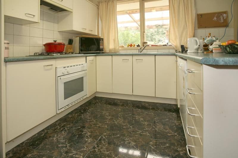 11 Hollygreen Drive, WHEELERS HILL VIC 3150, Wheelers Hill - Thumbnail 2
