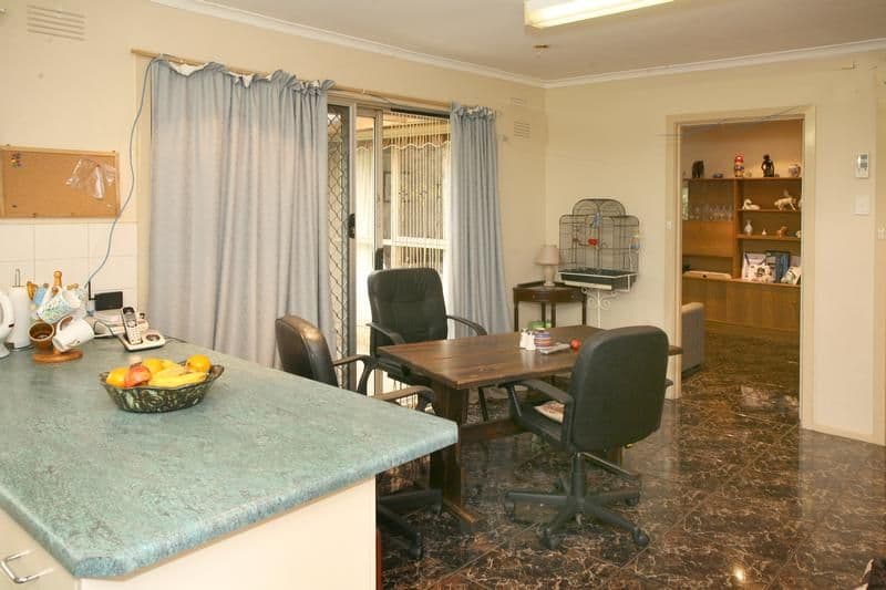11 Hollygreen Drive, WHEELERS HILL VIC 3150, Wheelers Hill - Thumbnail 3