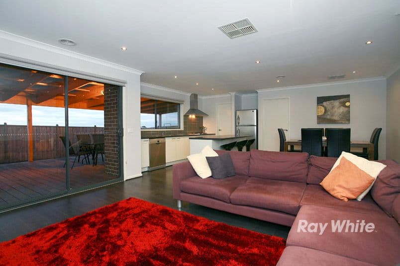 28 Bayley Place, CRANBOURNE WEST VIC 3977, Cranbourne West - Thumbnail 3