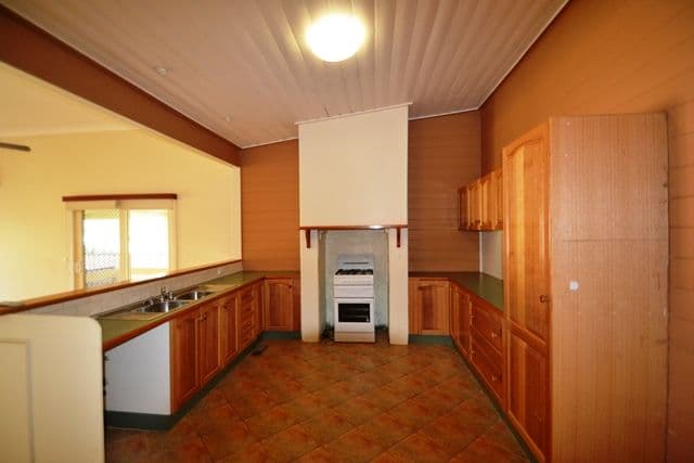 27 Goulburn Street, SEYMOUR VIC 3660, Seymour - Thumbnail 2