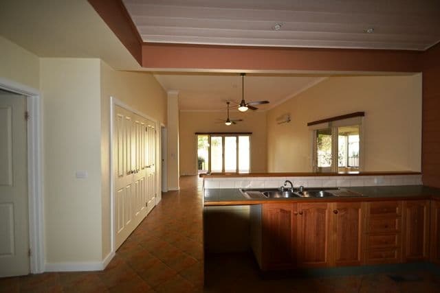 27 Goulburn Street, SEYMOUR VIC 3660, Seymour - Thumbnail 4
