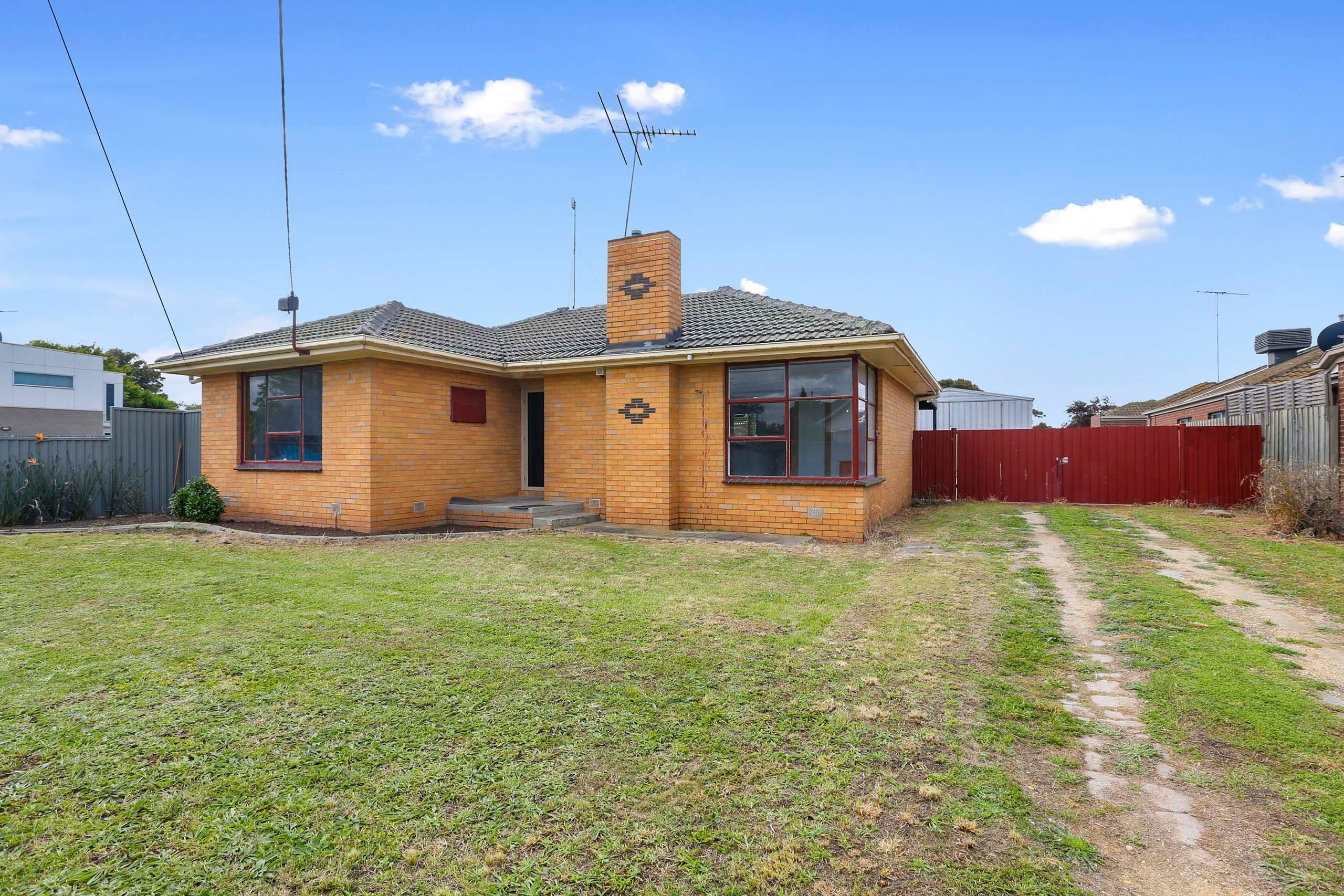13 Pine Avenue, North Shore VIC 3214, North Shore - Thumbnail 2
