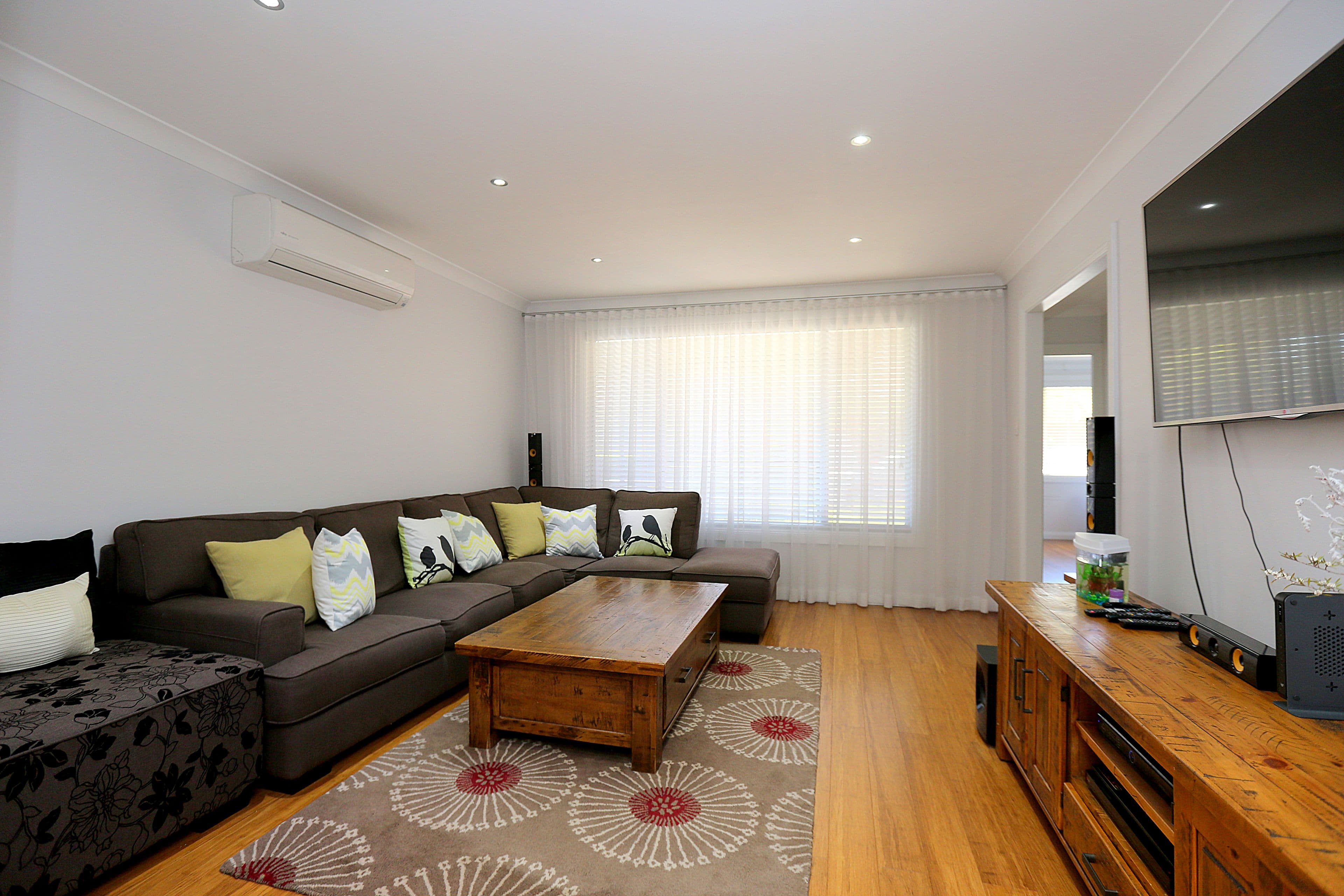 52 Jacaranda Drive, Georges Hall - Thumbnail 2