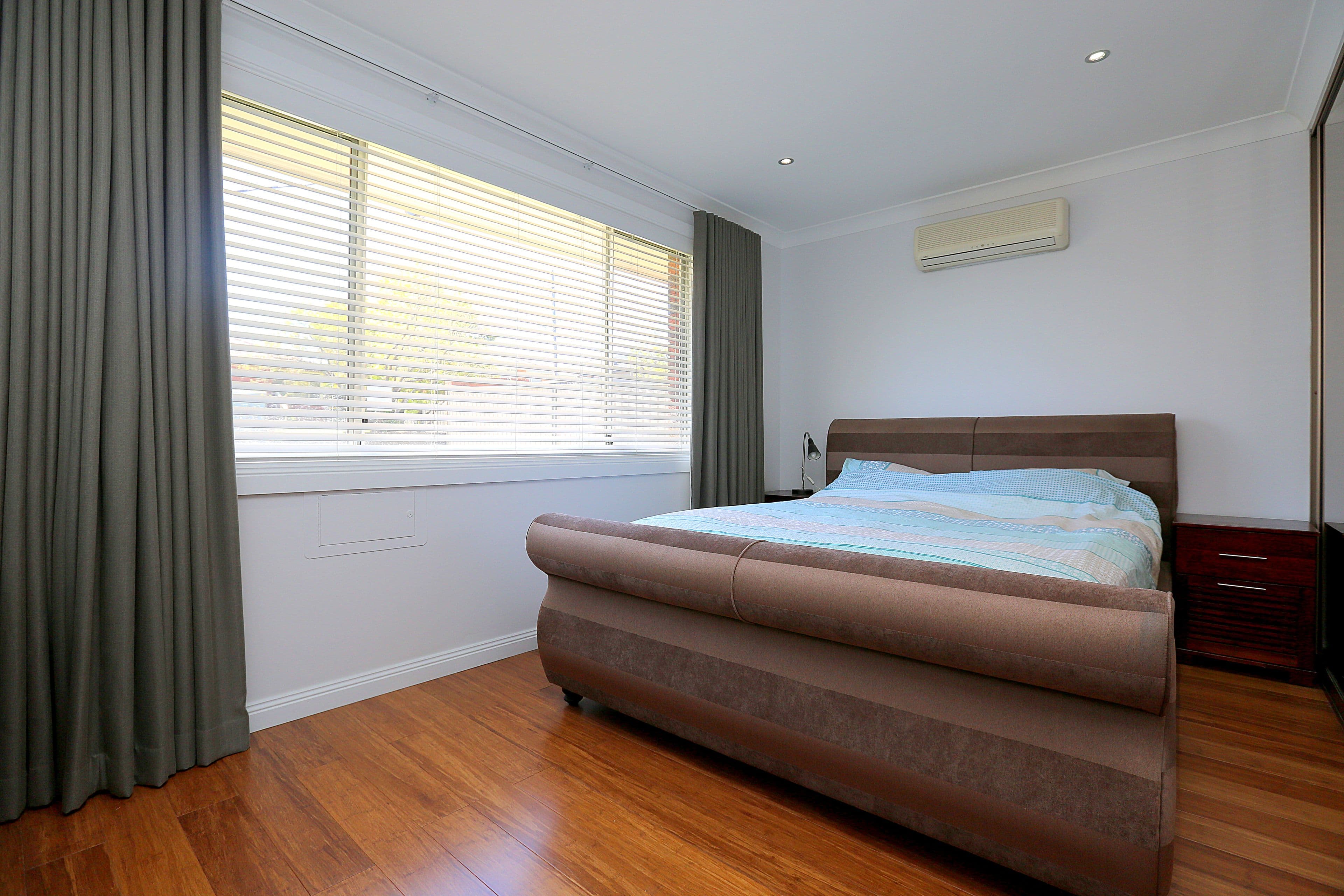 52 Jacaranda Drive, Georges Hall - Thumbnail 4