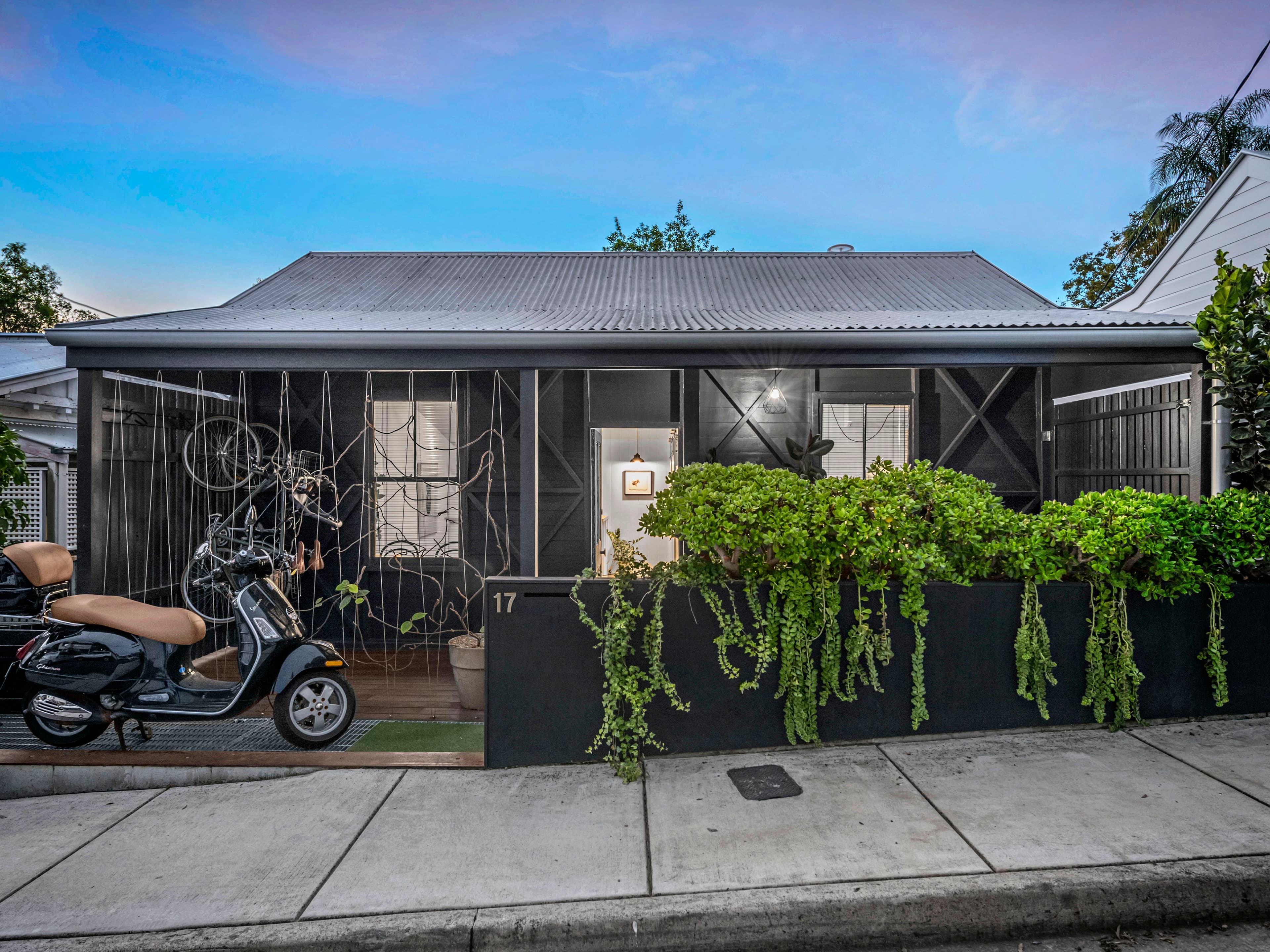 17 Hove Street, Highgate Hill QLD 4101, Highgate Hill - Thumbnail 2