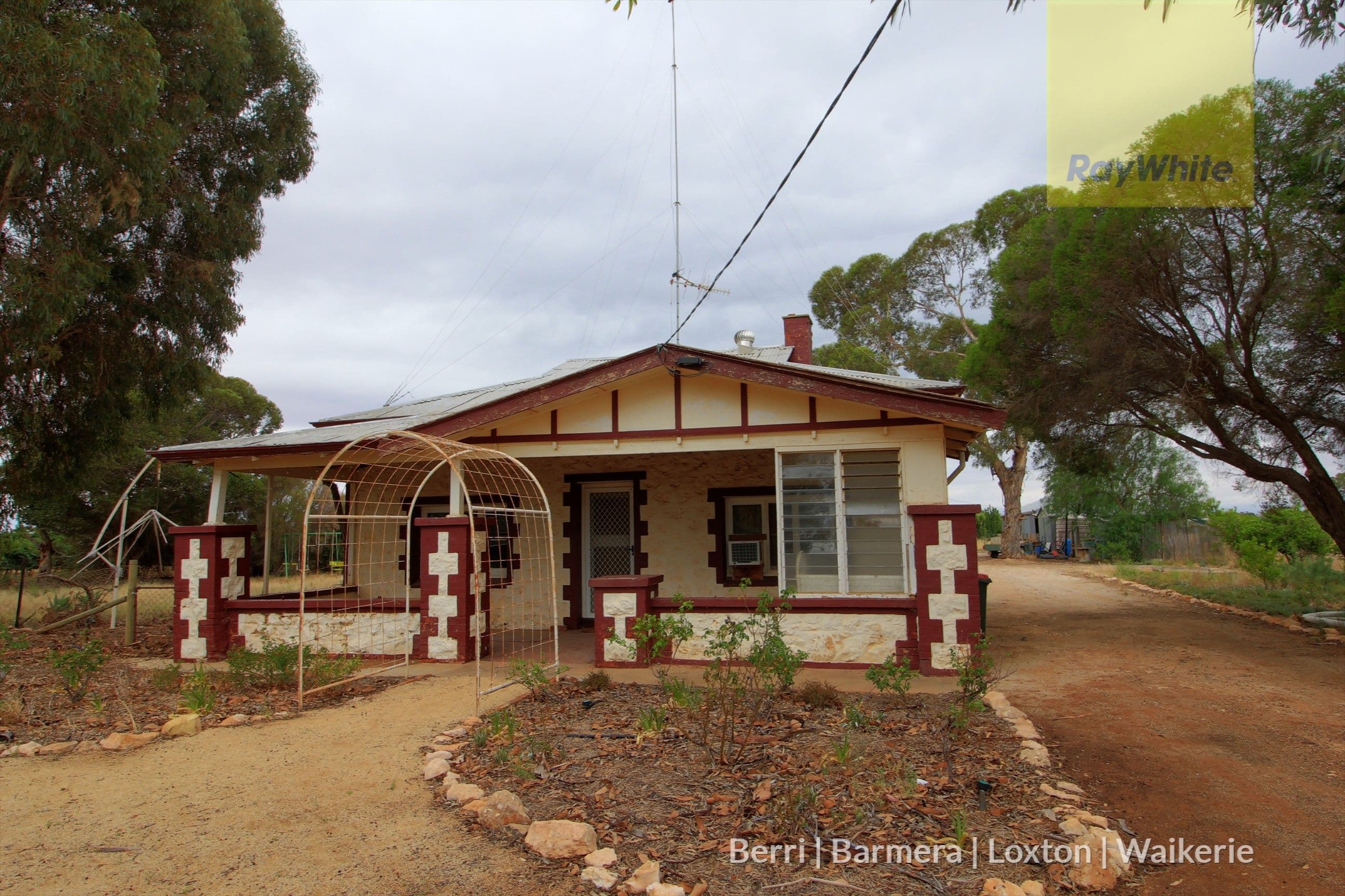 158 De Fontenay Road, Glossop SA 5344, Glossop - Image 1