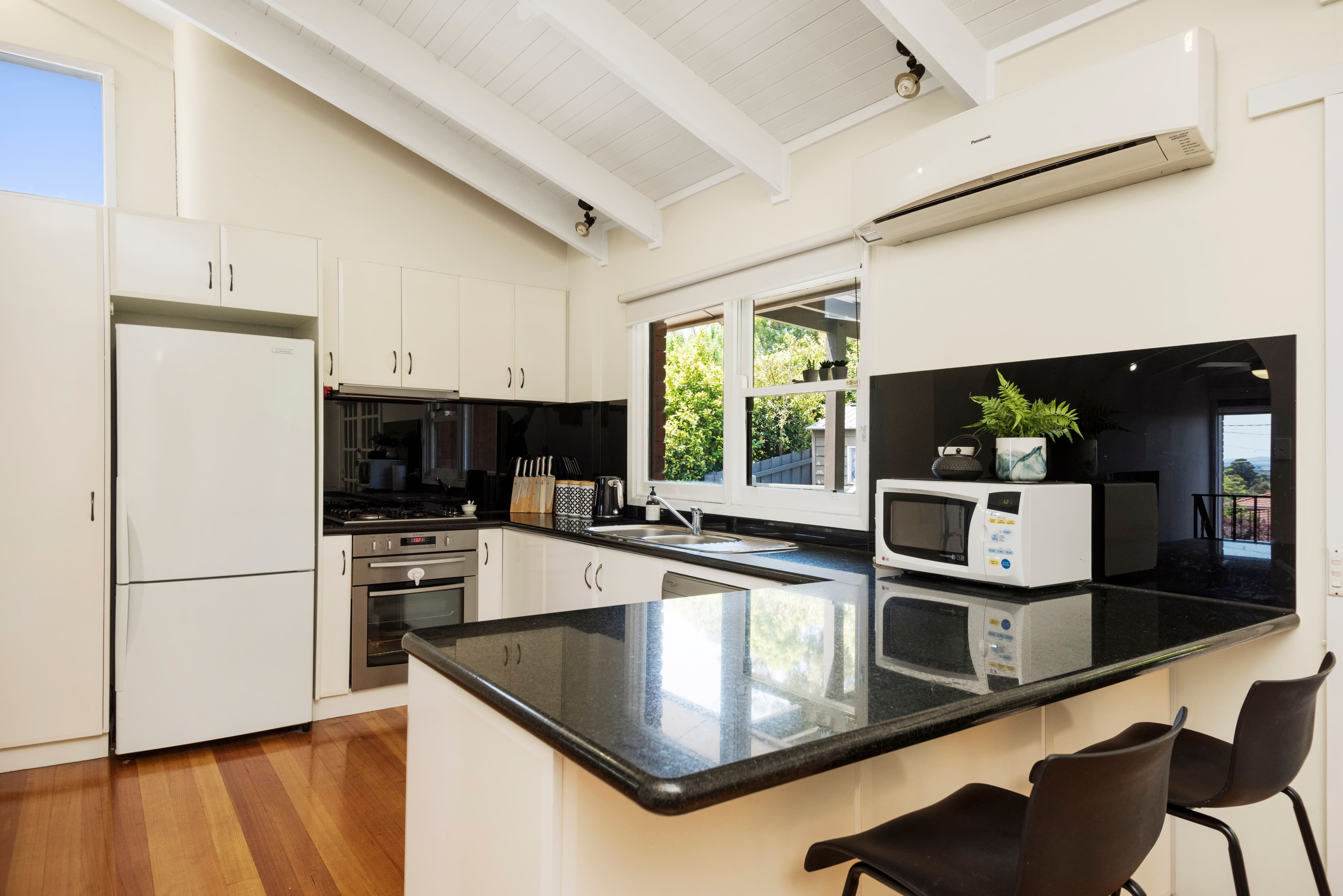 212 Simpson Street, Ballarat North VIC 3350, Ballarat North - Thumbnail 5
