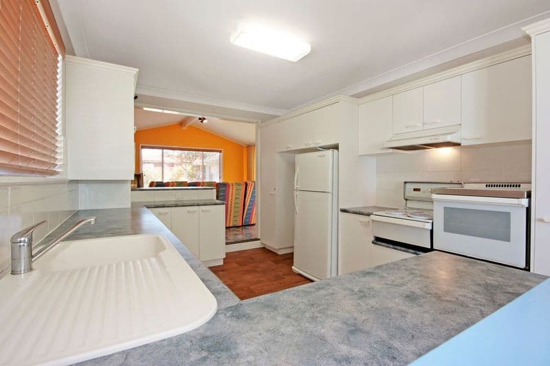 10 Jones Avenue, MOLLYMOOK NSW 2539, Mollymook Beach - Thumbnail 8