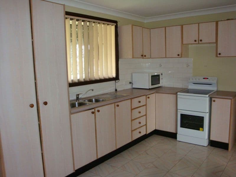 2 Denbern Street, BOSSLEY PARK NSW 2176, Bossley Park - Thumbnail 3