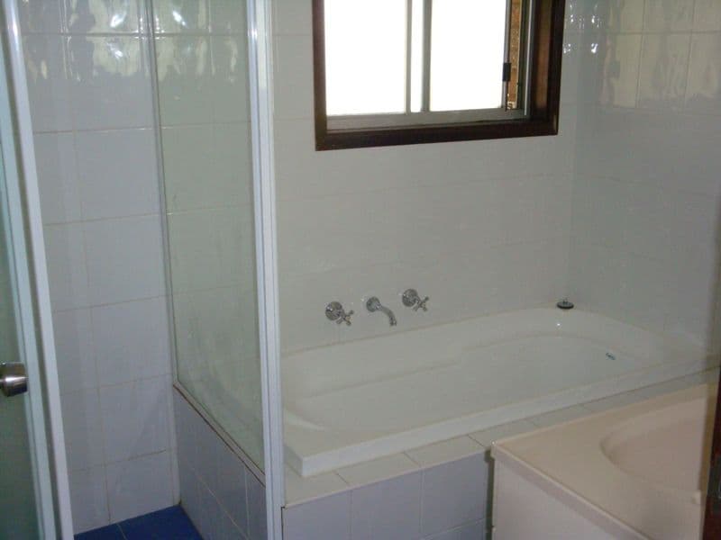 2 Denbern Street, BOSSLEY PARK NSW 2176, Bossley Park - Thumbnail 4