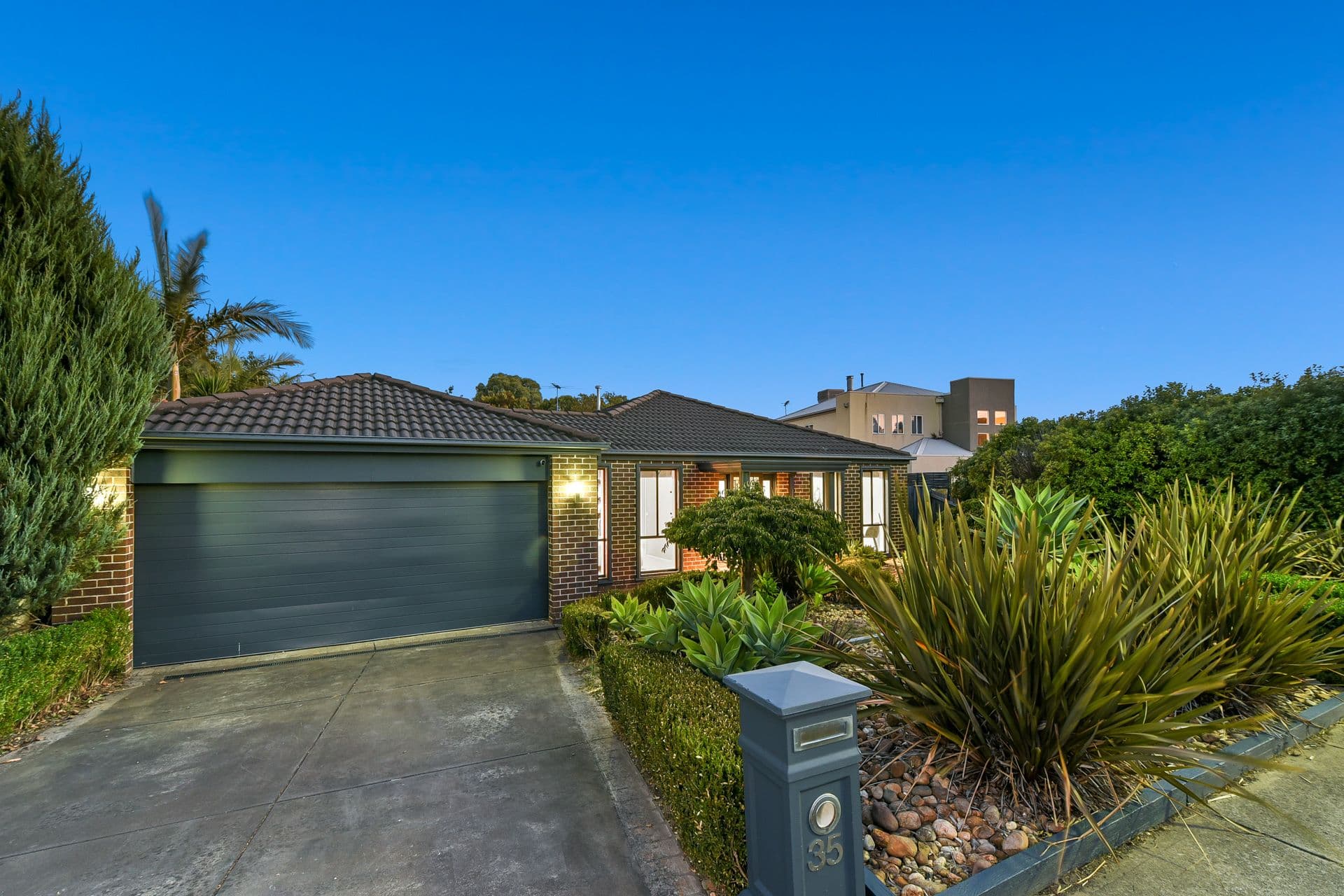35 cunneen Crescent, Berwick VIC 3806, Berwick - Thumbnail 2
