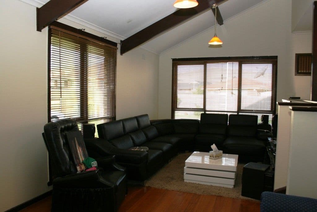 1 Gillespie Road, ST ALBANS VIC 3021, St Albans - Thumbnail 2