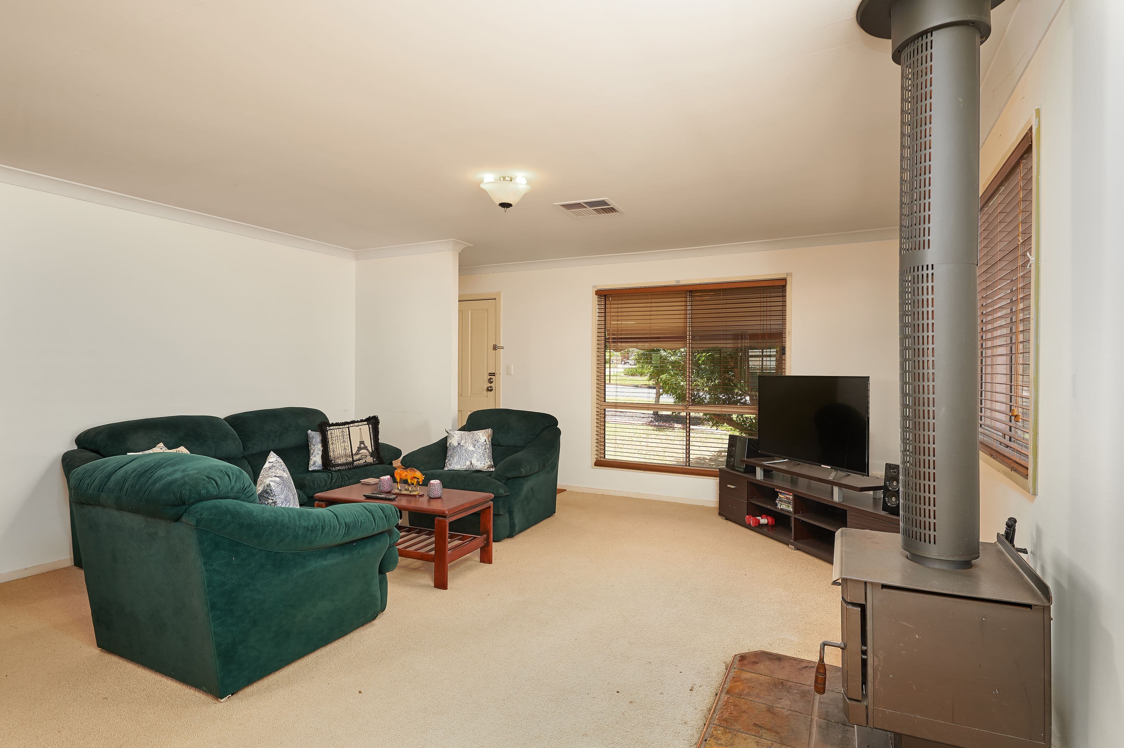 66 Pugsley Avenue, Estella - Thumbnail 3