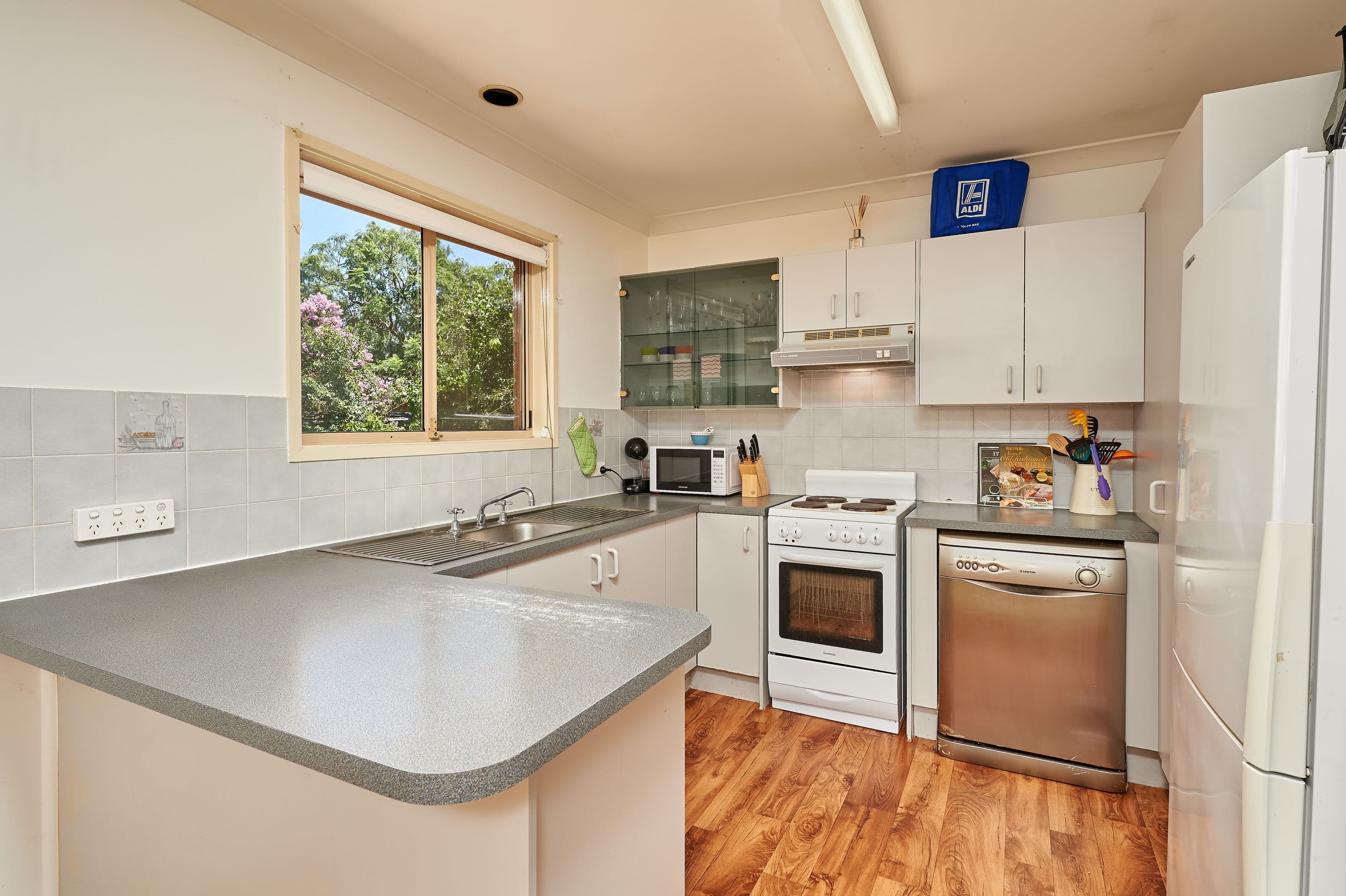 66 Pugsley Avenue, Estella - Thumbnail 5