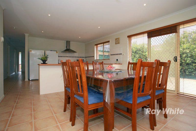 19 Nyarrin Place, CRANBOURNE VIC 3977, Cranbourne West - Thumbnail 3