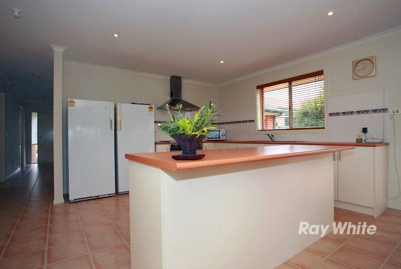 19 Nyarrin Place, CRANBOURNE VIC 3977, Cranbourne West - Thumbnail 5