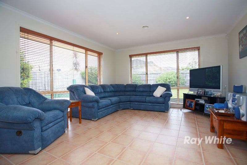 19 Nyarrin Place, CRANBOURNE VIC 3977, Cranbourne West - Thumbnail 7