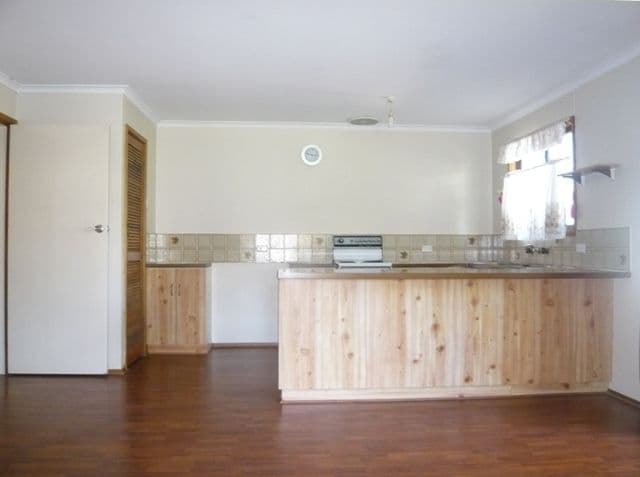 15 Geddes Avenue, CLARE SA 5453, Clare - Thumbnail 2