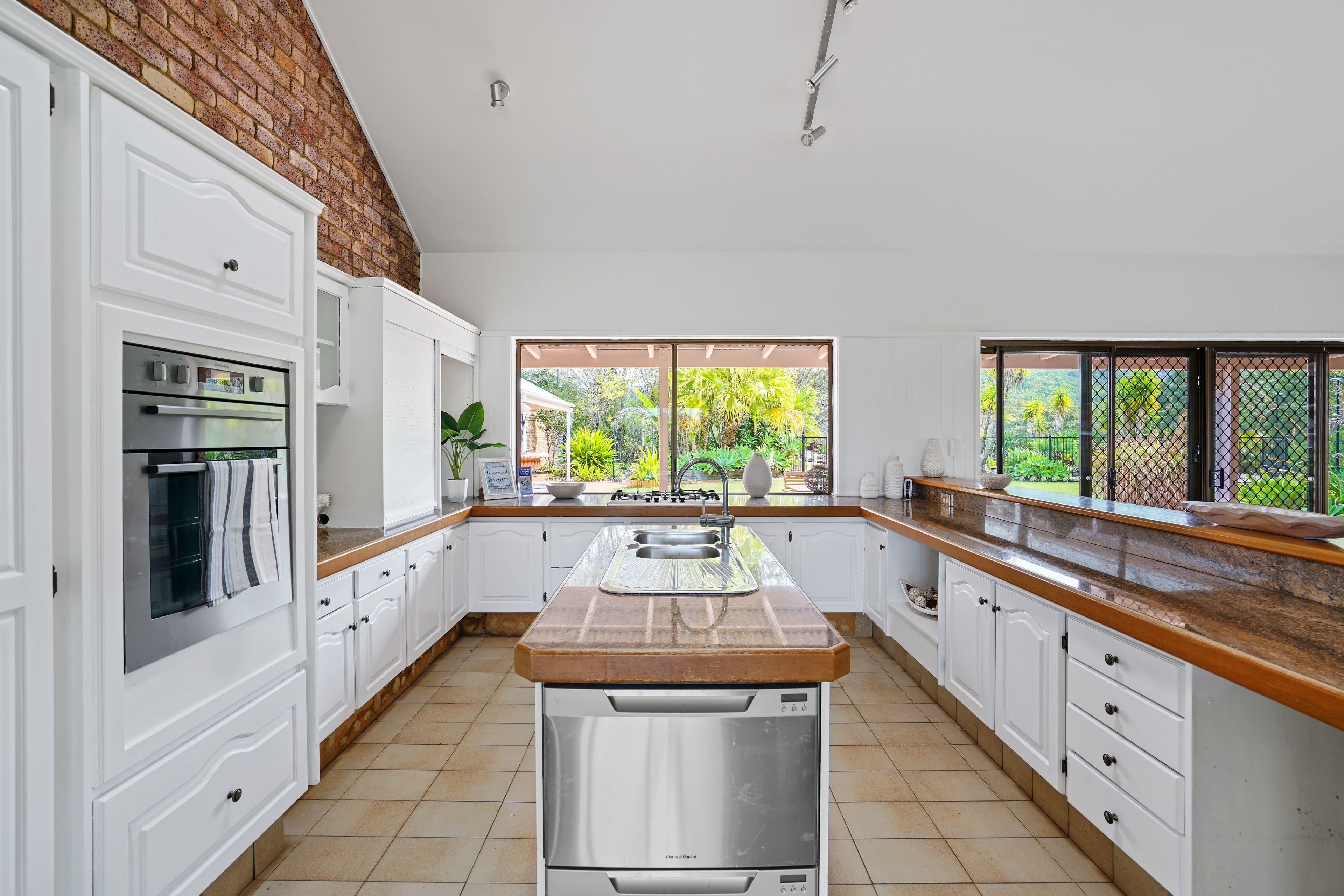 135 Country Crescent, Nerang QLD 4211, Nerang - Thumbnail 8