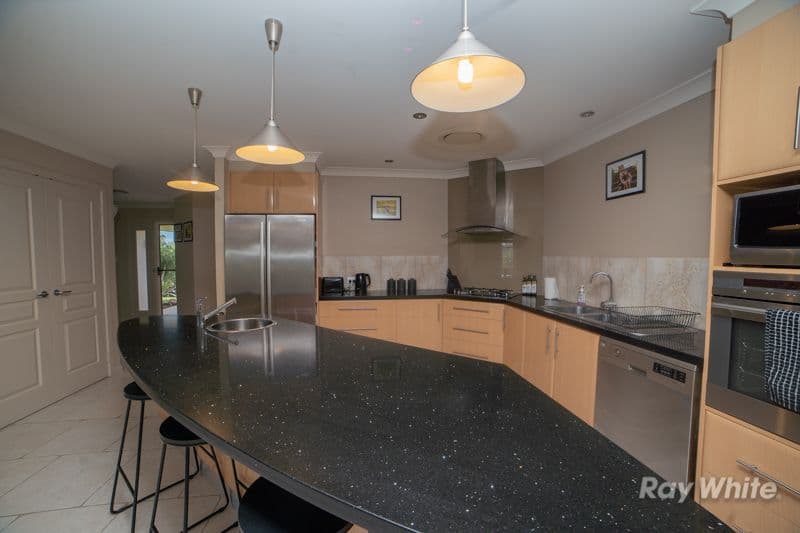 8 Clear Water Close, Grafton - Thumbnail 2