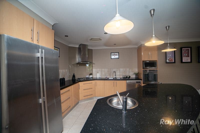 8 Clear Water Close, Grafton - Thumbnail 3