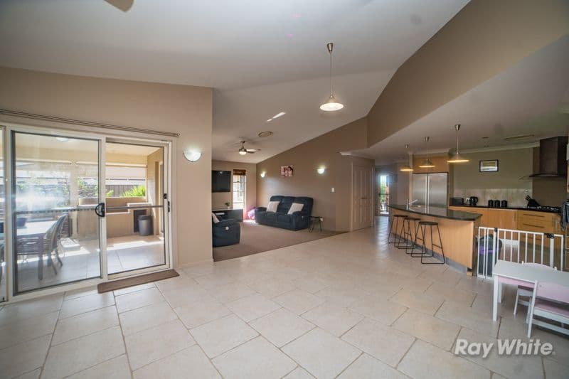 8 Clear Water Close, Grafton - Thumbnail 4