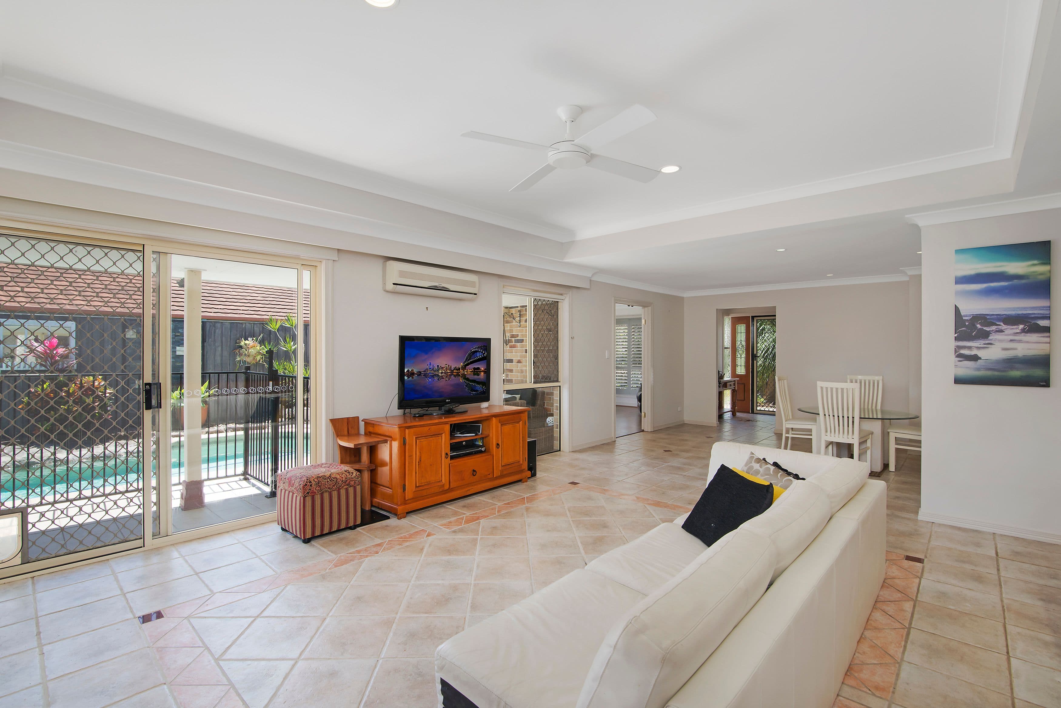 39 Casuarina Drive, Elanora QLD 4221, Elanora - Thumbnail 5
