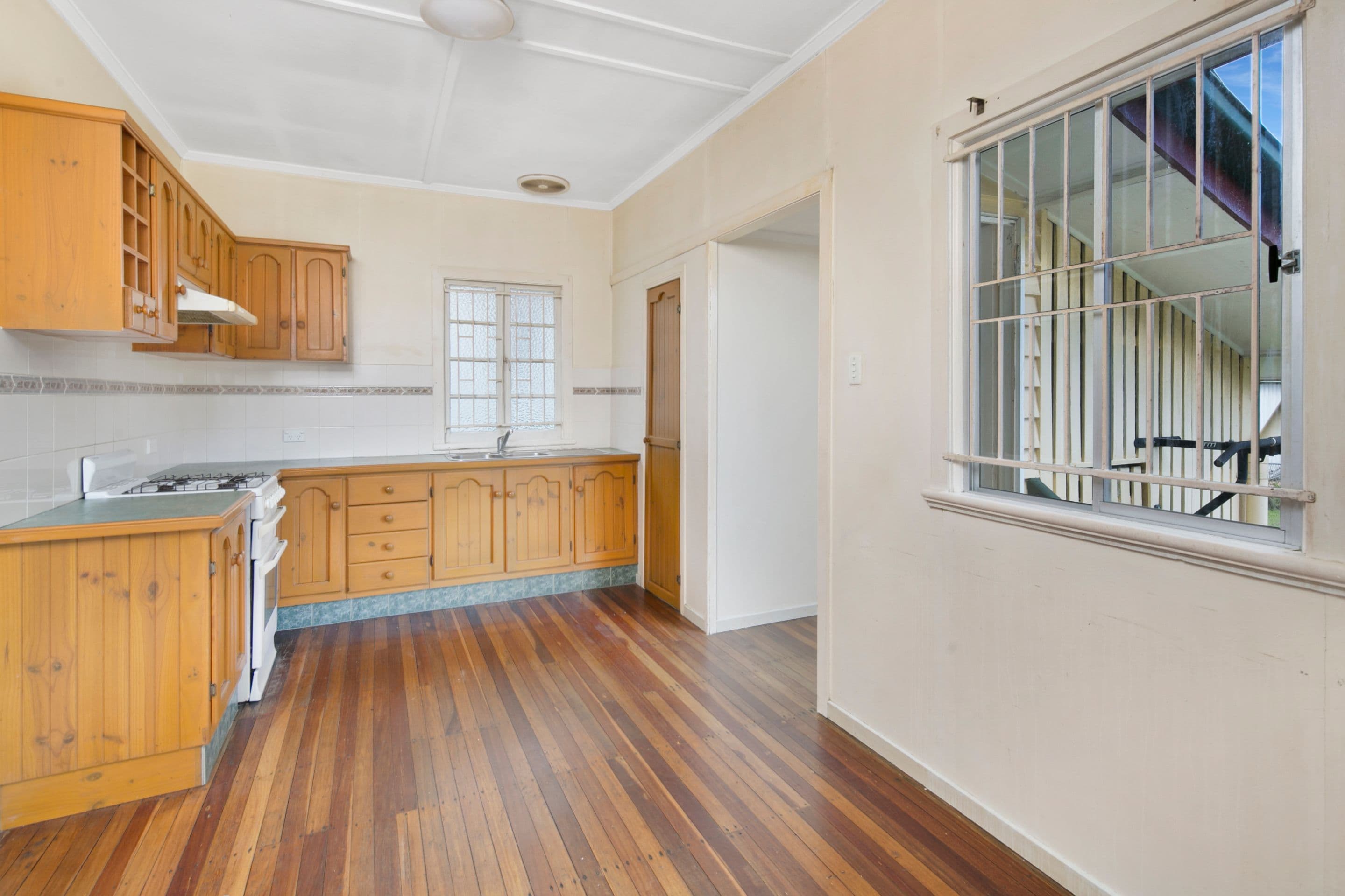 10 Burn Street, Camp Hill QLD 4152, Camp Hill - Thumbnail 2