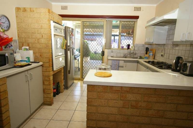 4 Hainsworth Avenue, GIRRAWHEEN WA 6064, Girrawheen - Thumbnail 2
