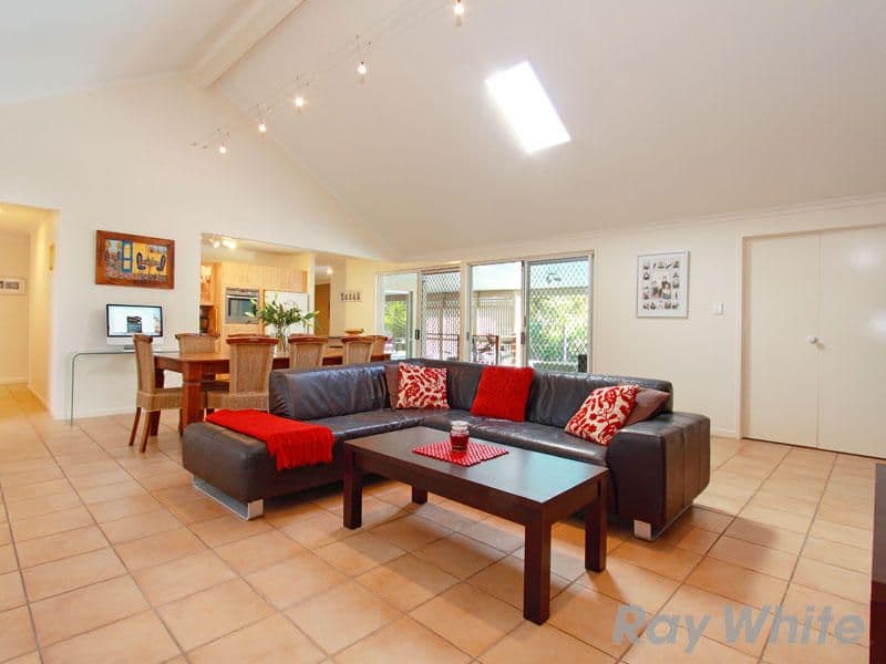 118 Saturn Crescent, BRIDGEMAN DOWNS QLD 4035, Bridgeman Downs - Thumbnail 4