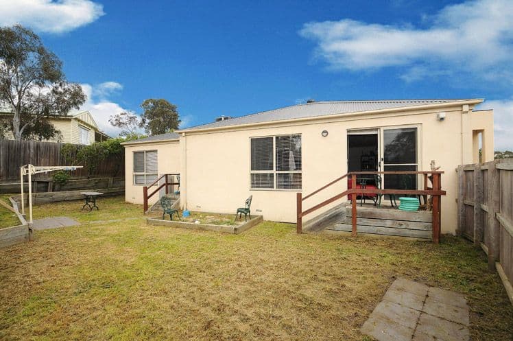 24 Robinia Street, Frankston VIC 3199, Frankston - Thumbnail 3